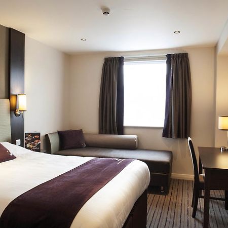 Premier Inn Трінґ Екстер'єр фото