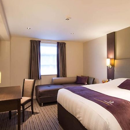 Premier Inn Трінґ Екстер'єр фото