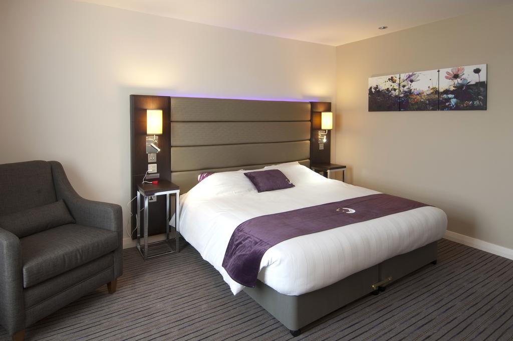 Premier Inn Трінґ Номер фото