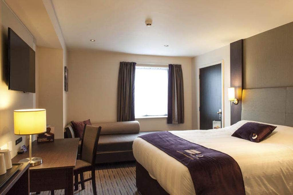 Premier Inn Трінґ Номер фото