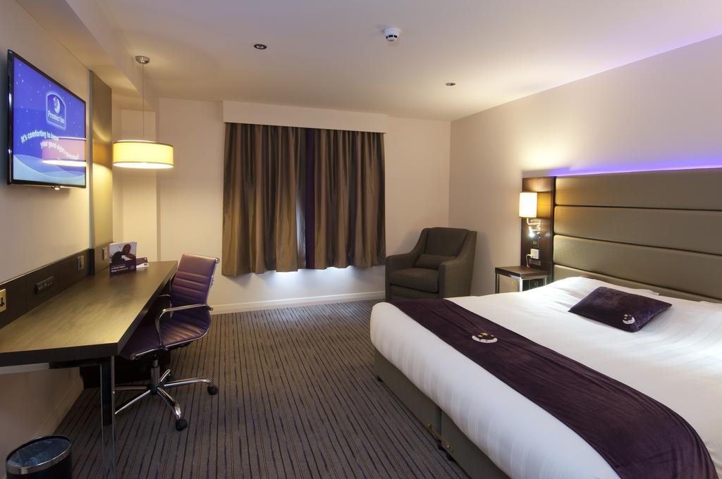 Premier Inn Трінґ Номер фото