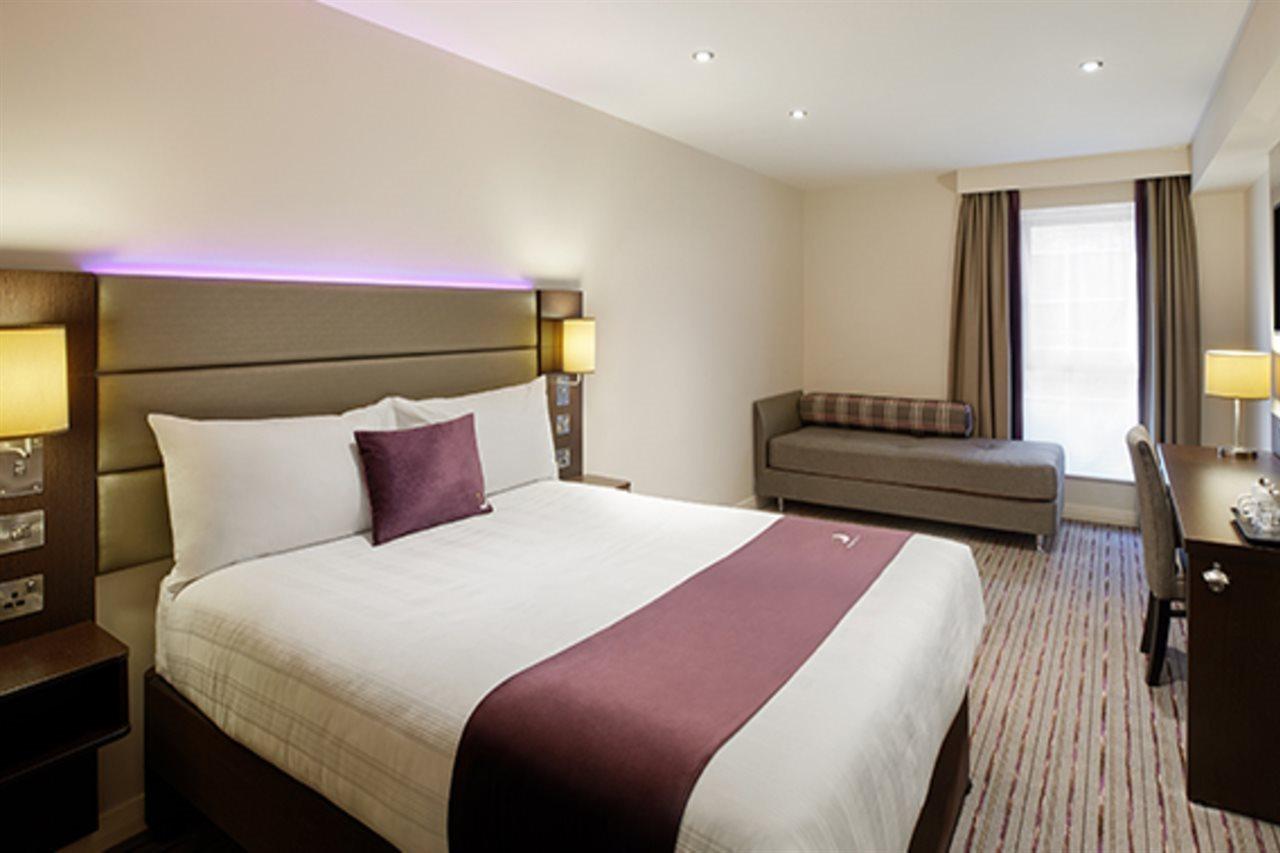 Premier Inn Трінґ Екстер'єр фото