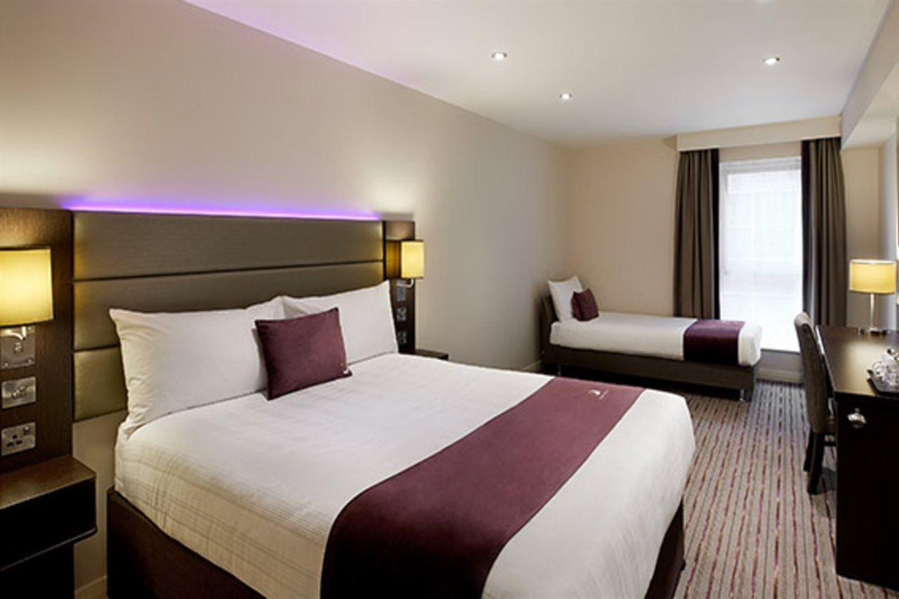 Premier Inn Трінґ Екстер'єр фото