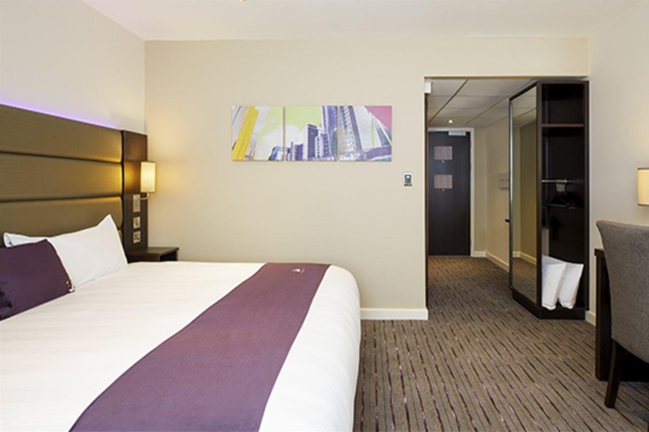 Premier Inn Трінґ Екстер'єр фото