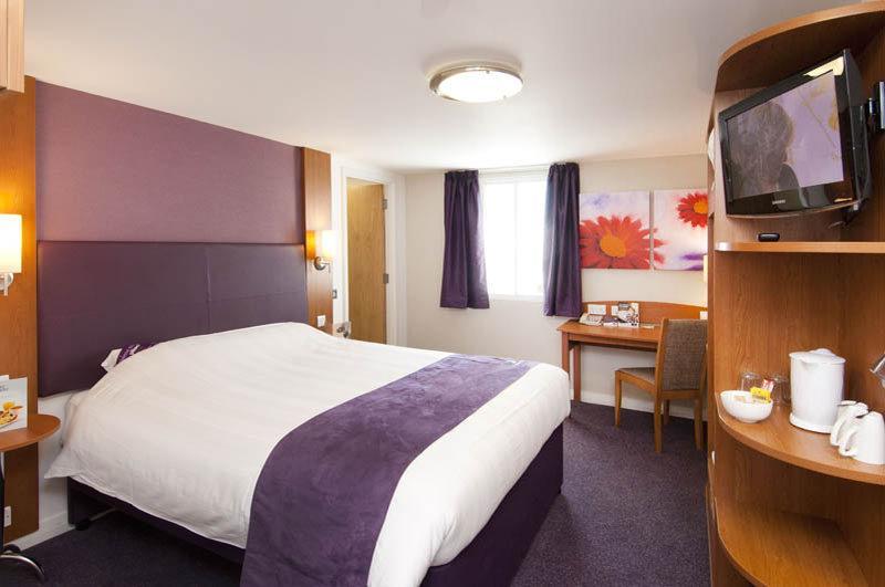 Premier Inn Трінґ Екстер'єр фото